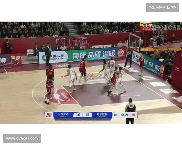 海斯上演精彩隔扣 轰下2+1帮助球队掌控比赛节奏 海斯上演精彩隔扣 轰下2+1帮助球队掌控比赛节奏